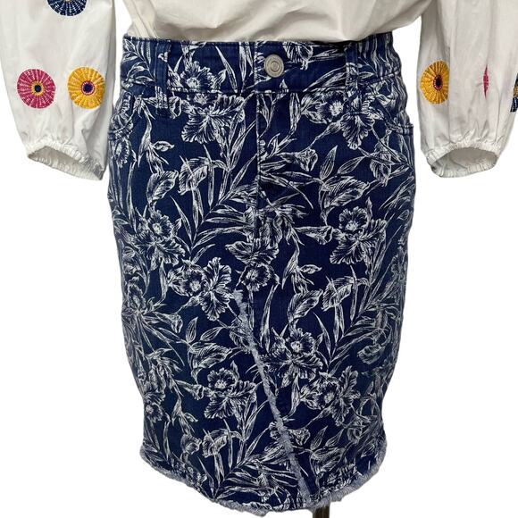 Tommy Bahama Printed Denim Skirt Pencil in Eclipse | Size: 2 - Picture 1 of 7